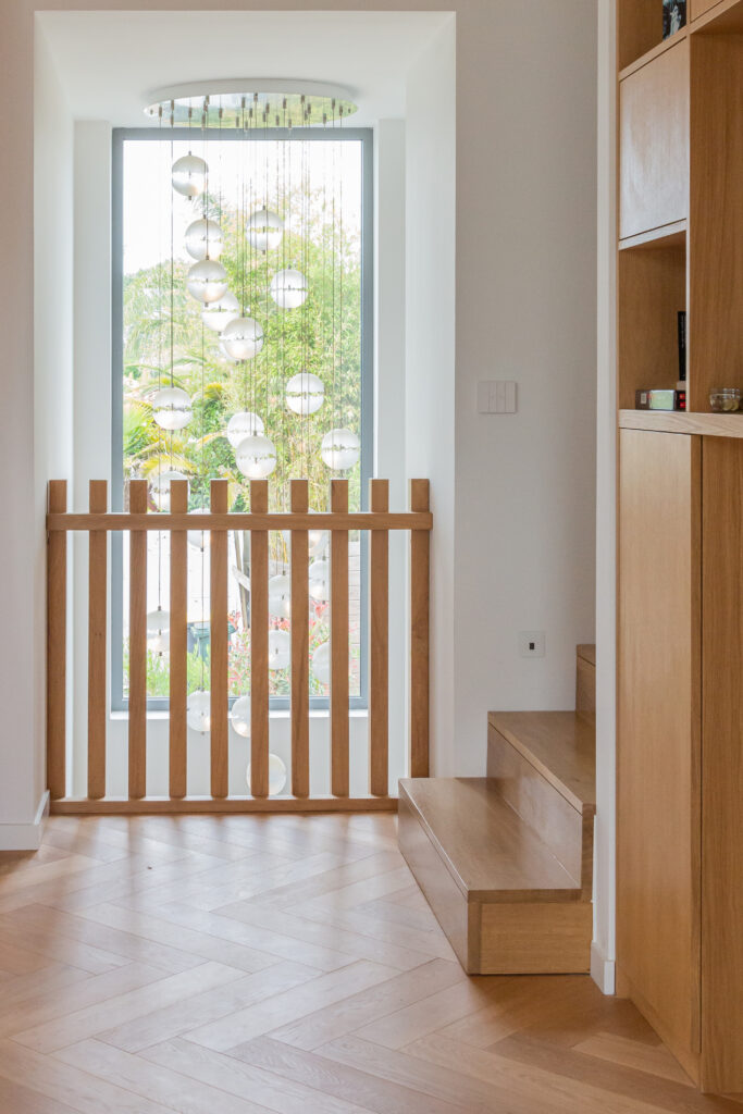 Détail architectural d'une rénovation de villa contemporaine au Pays Basque.