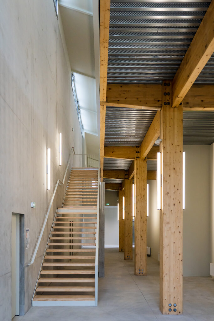 Hall d'entrée d'une pépinière agroalimentaire conçue par XB Architectes à Aïcirits.