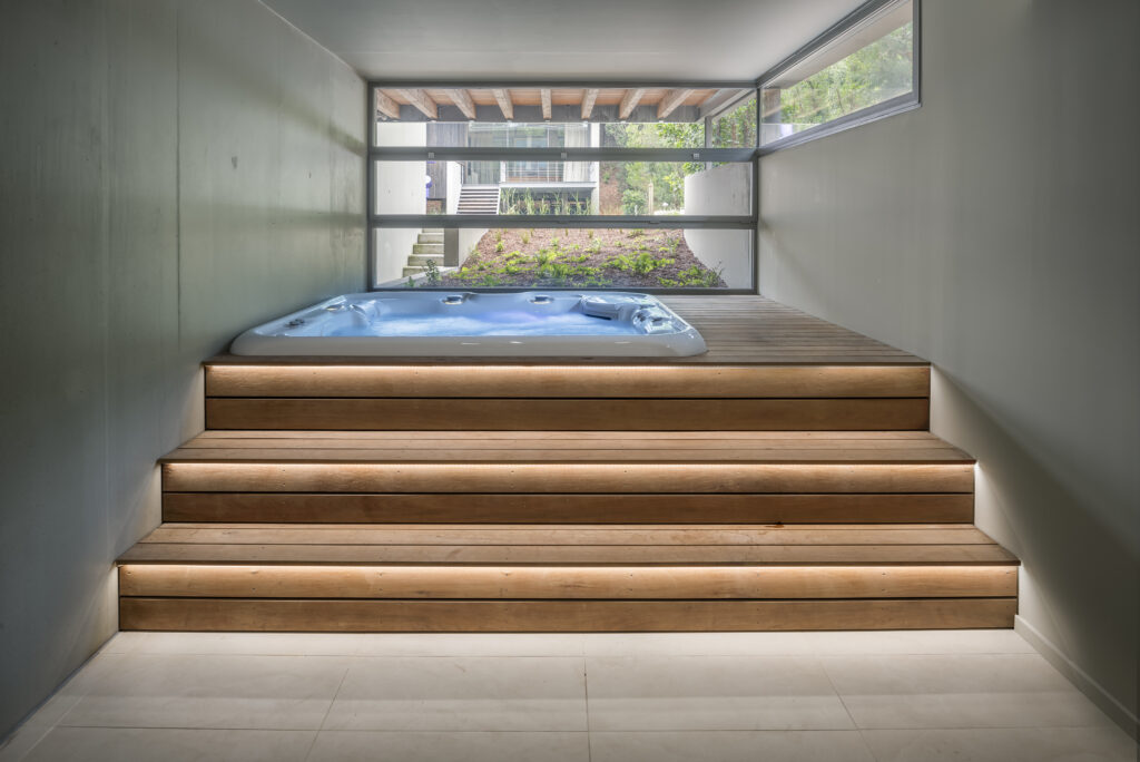 Espace jacuzzi dans une villa de prestige à Hossegor